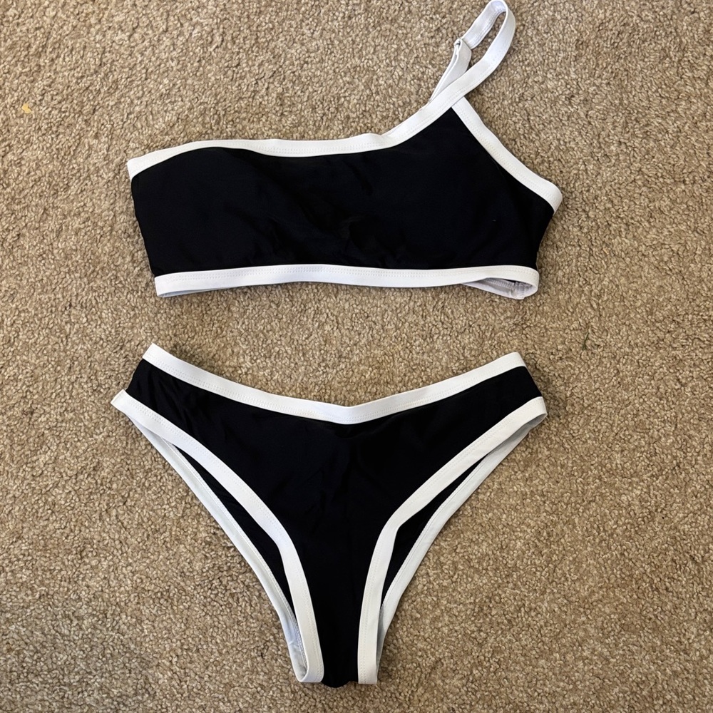 SHEIN Black and White Asymmetrical Bikini